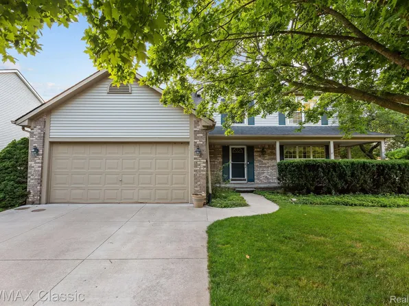 848 Barberry Dr, Milford, MI 48381