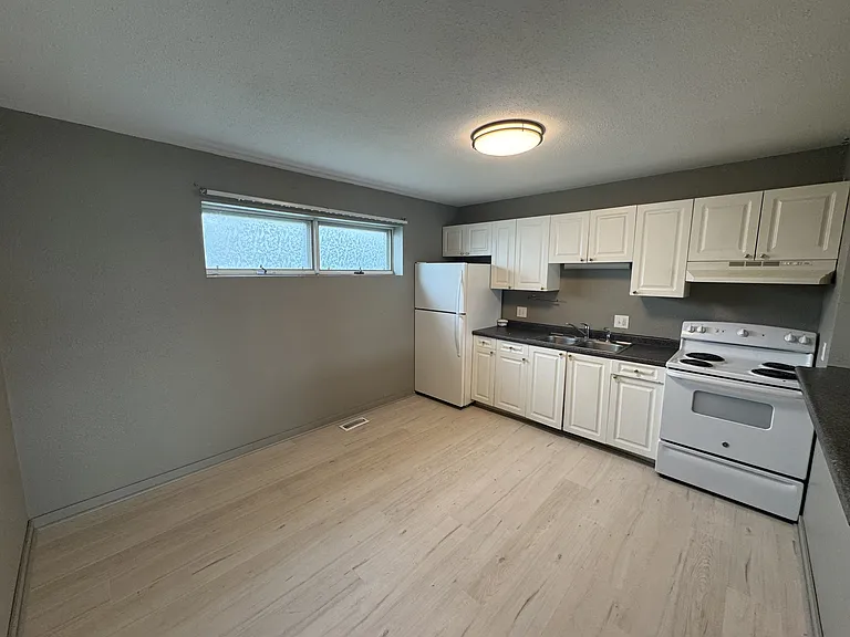 399 W Allen St — Photo 11