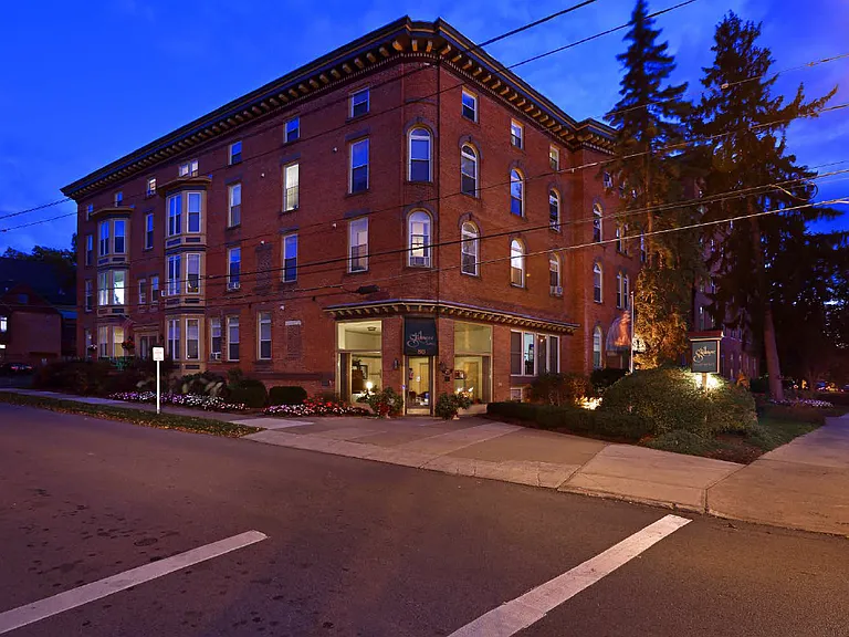 Skidmore Apartments — Photo 7