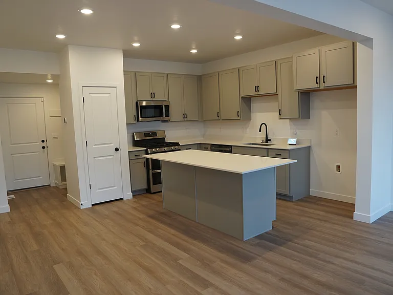 2166 W Stardew St — Photo 2