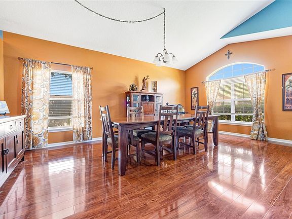 5th image of 234 Clydesdale Cir