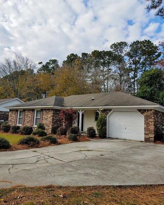 1st image of 112 Village Green Cir