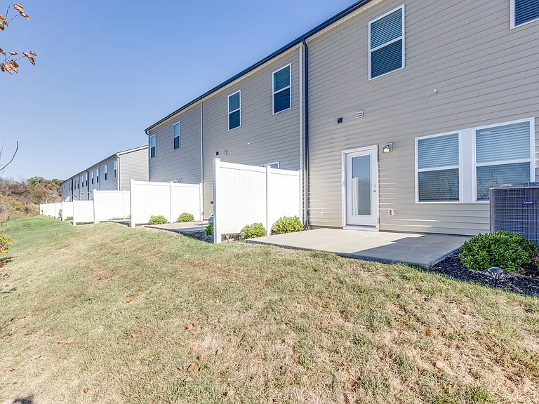 725 Prairie View Dr #1 — Photo 25