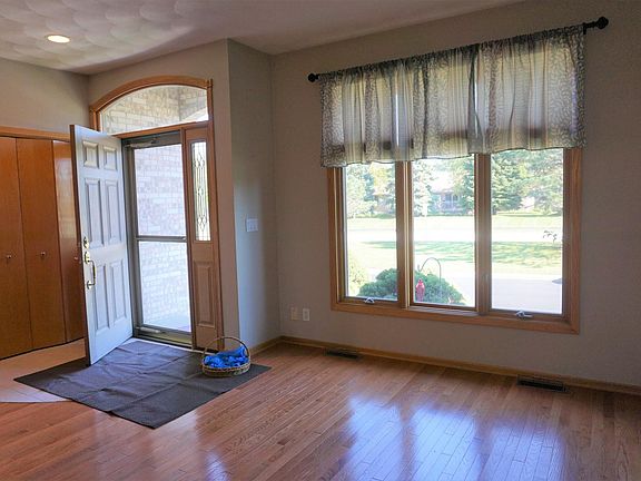 2nd image of 1004 Williamson Cir #1004