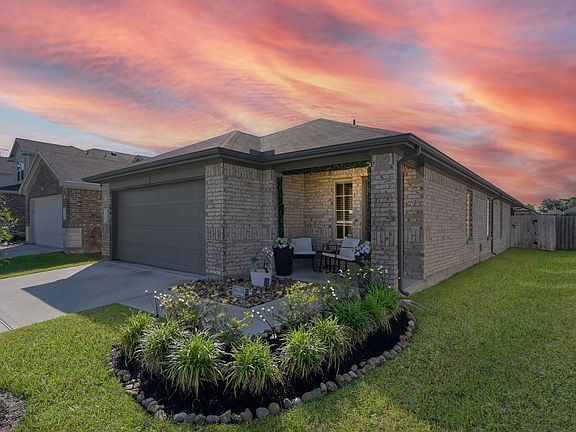 2nd image of 2422 Silver Prairie Ln