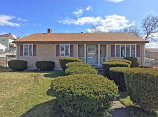 28 Dundee St, Fall River, MA 02721