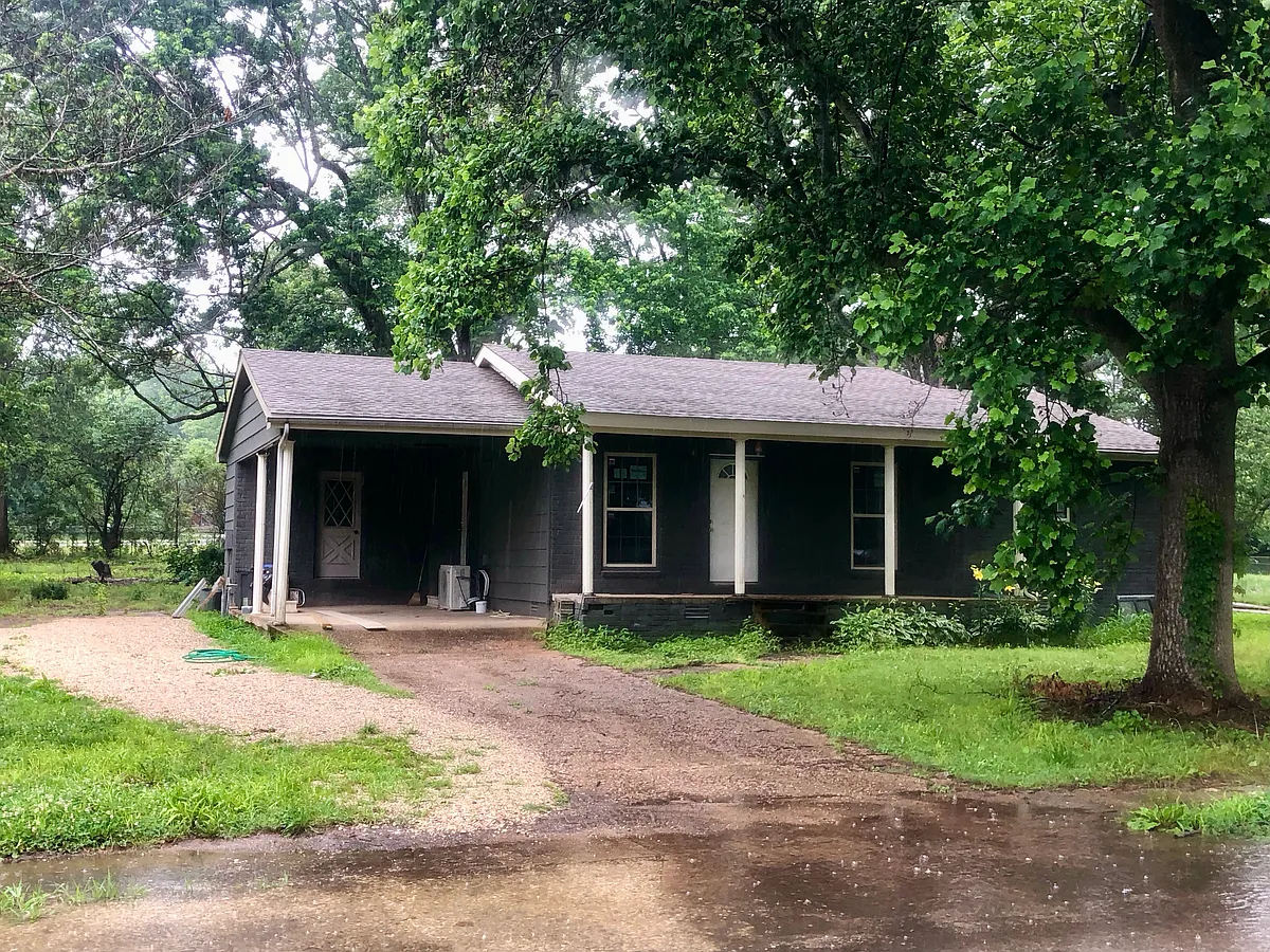 Building Photo - 23 Diane Ave