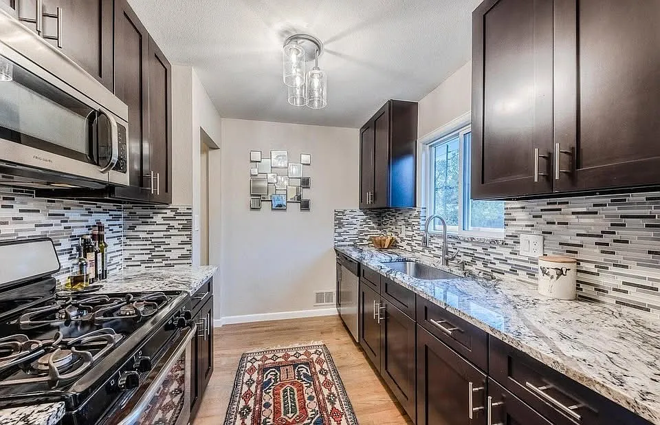 Quiet & Cozy Updated Englewood Home next to Duncan Park! — Photo 2