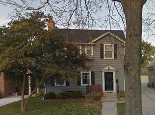 5675 N Bay Ridge Ave, Whitefish Bay, WI 53217