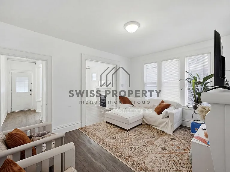 2209 Summit St — Photo 5