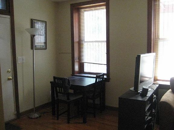 2nd image of 1725 N Halsted St APT 1