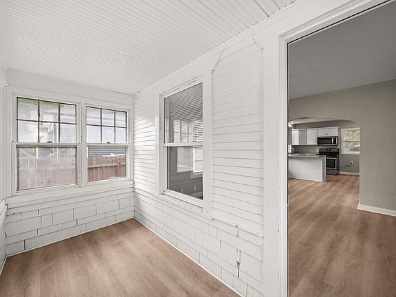 4th image of 1344 Hutton St