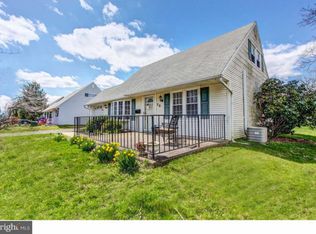 75 Plumbridge Dr, Levittown, PA 19056