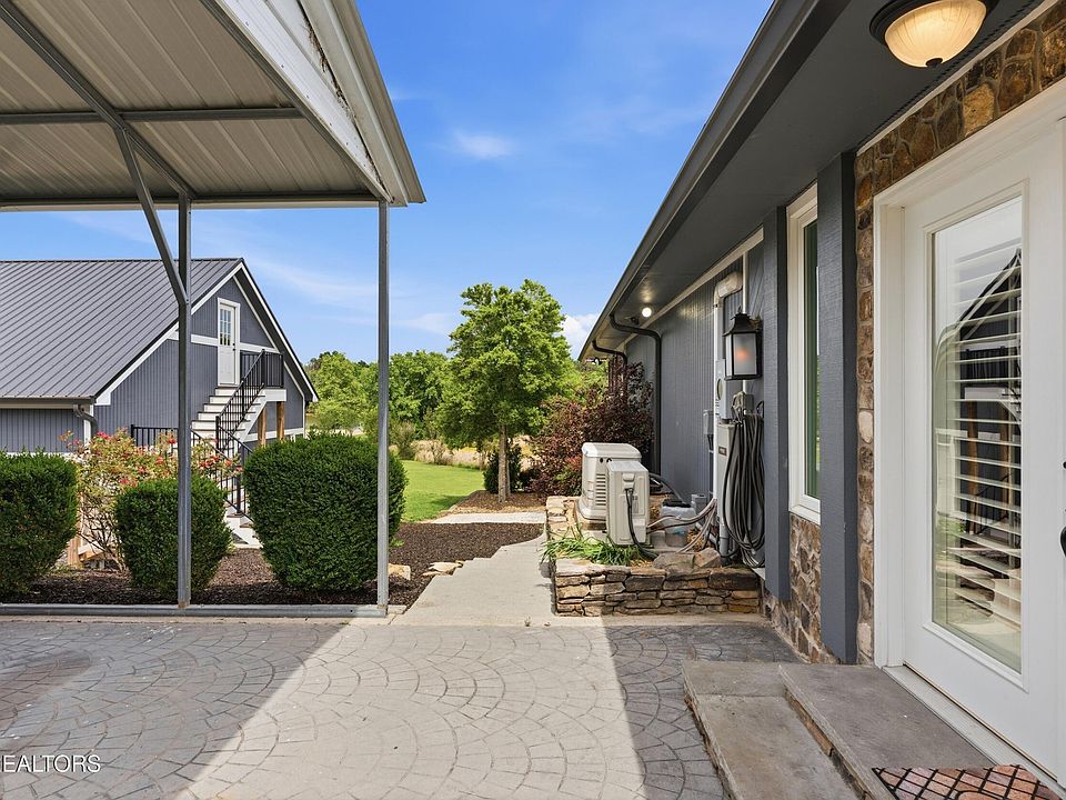 52nd image of 401 Gholdston Dr