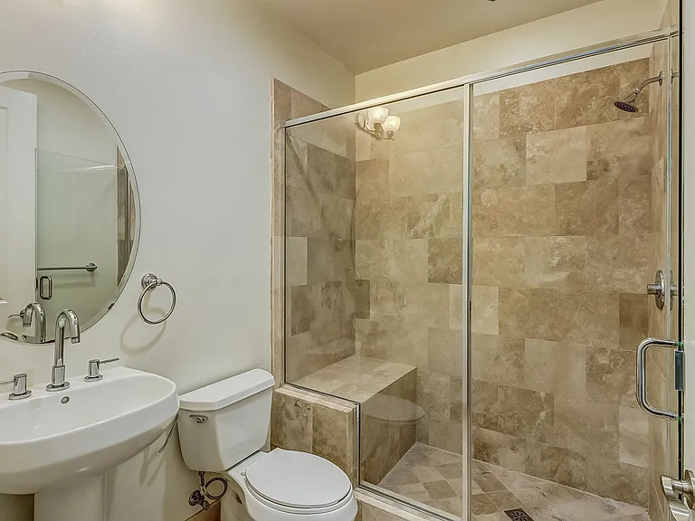 Axis 2300 Apartments — Photo 32