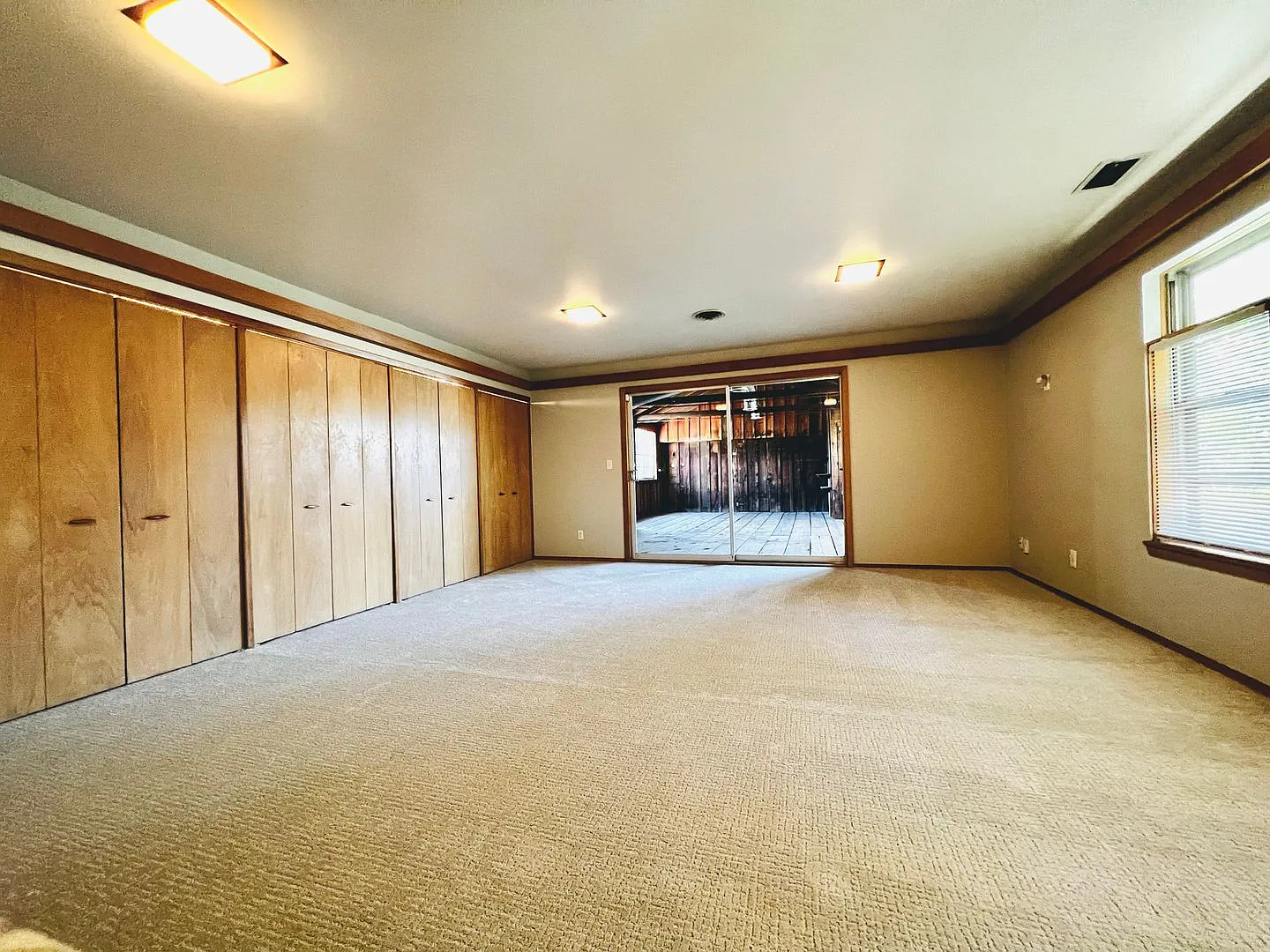 Mid-Century Modern 2BD 2BA Duplex with Two Bonus Rooms Near Uptown District — Photo 3