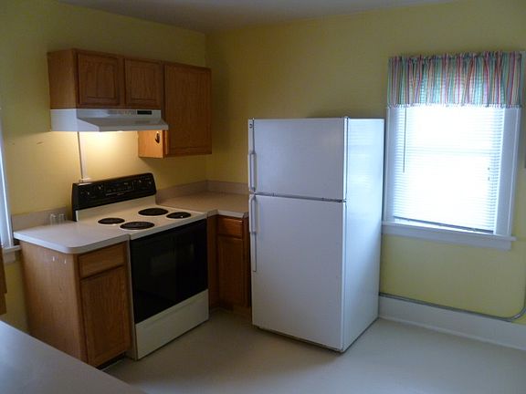 3rd image of 1108 E Fox St #4