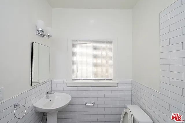 1142 S Mullen Ave — Photo 11