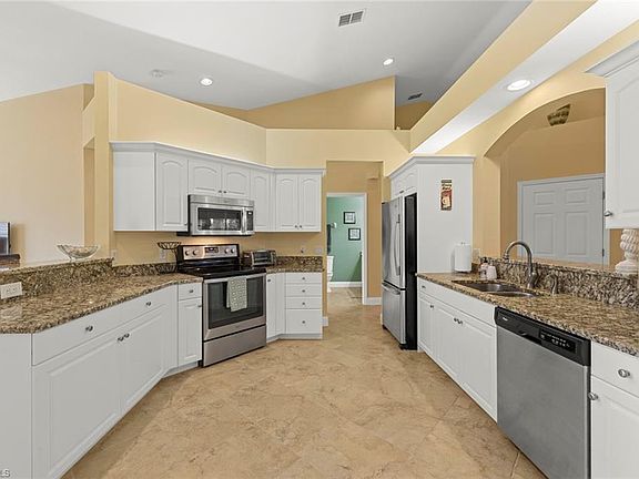 5th image of 20091 Seagrove St Unit 806