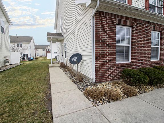 3rd image of 9724 Prairie Smoke Dr #28