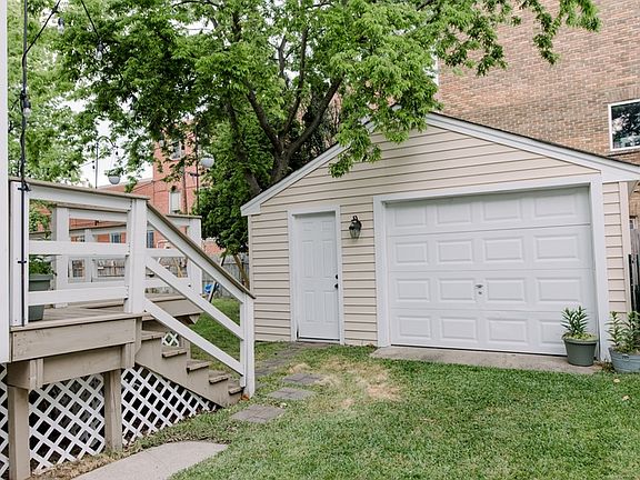 5th image of 1134 Larchmont Cres