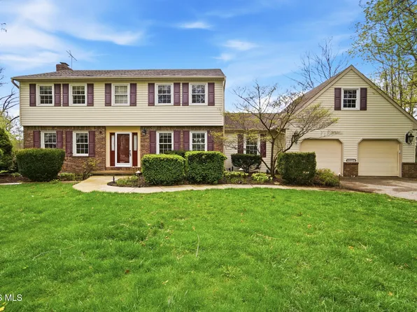 23526 W Manor Dr, Genoa, OH 43430