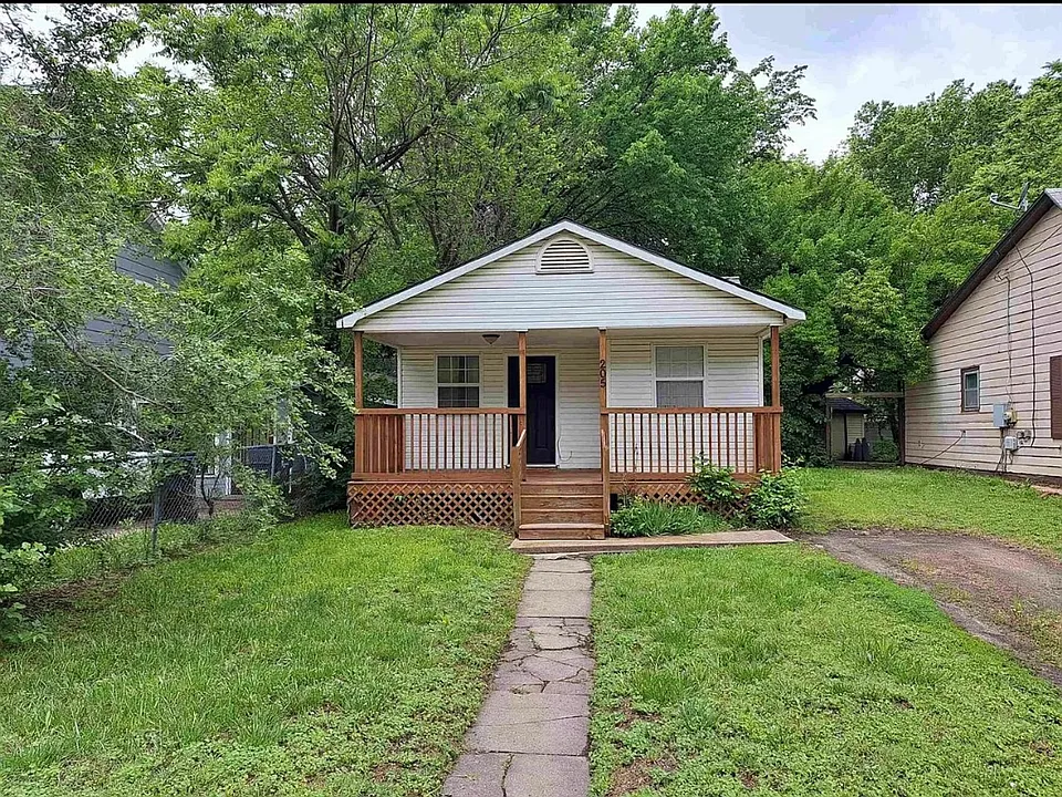 205 N Elm St