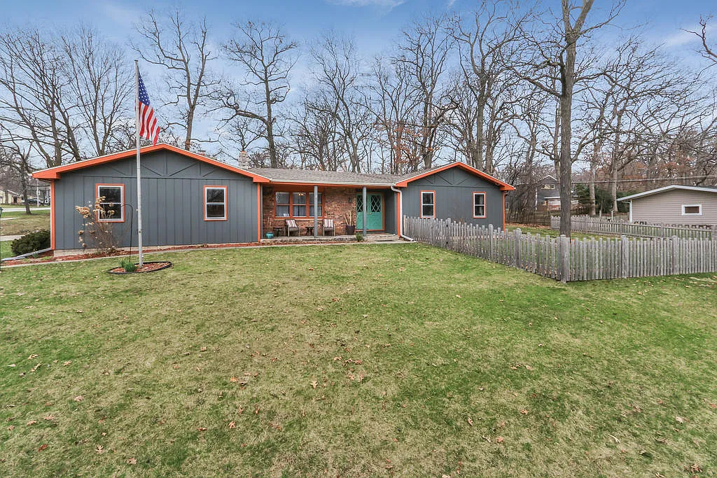280 W Geneva St photo 1