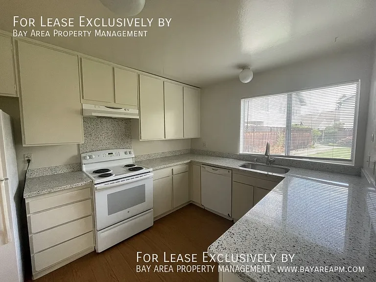 755 Vespucci Ln — Photo 5