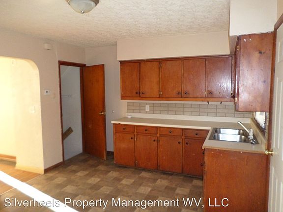 5th image of 2309 Covert St