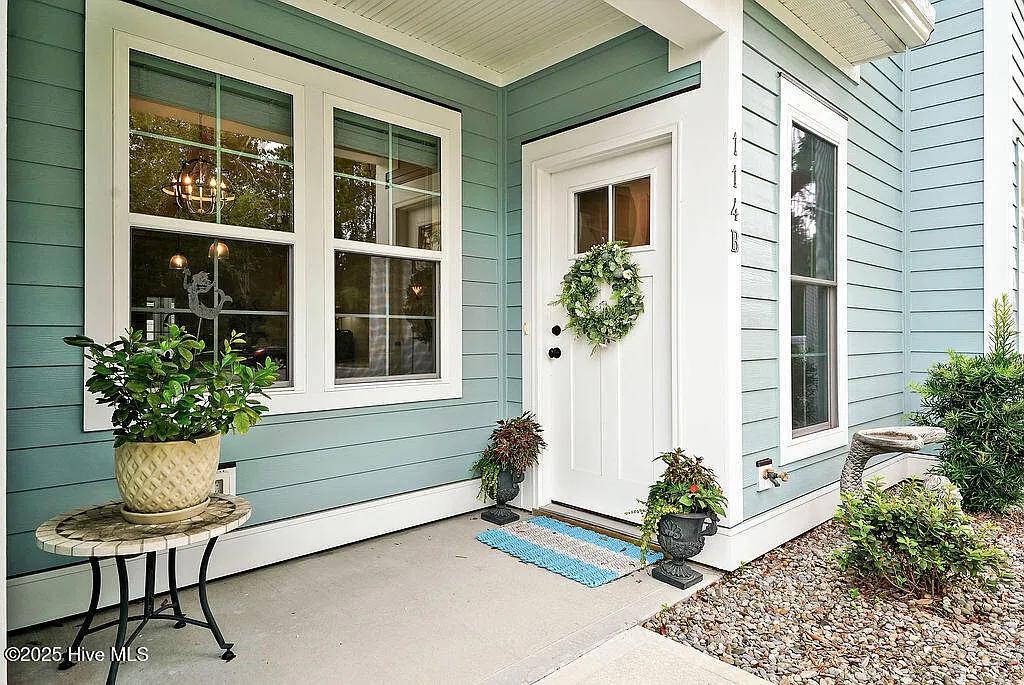 3 bed, 2.5 bath, 1840 sqft, $2,295 — Photo 3
