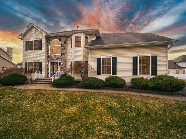 2041 Independence DR, New Windsor, NY 12553