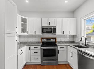 15 1/2 Bayview Ave, Newport, RI 02840