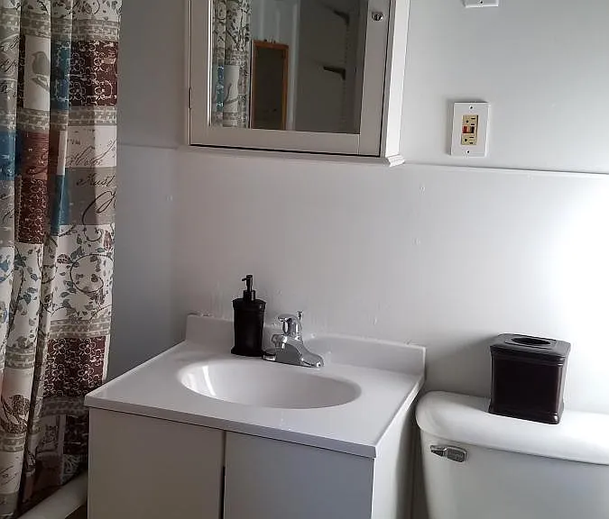1040 Rose Ave E — Photo 22