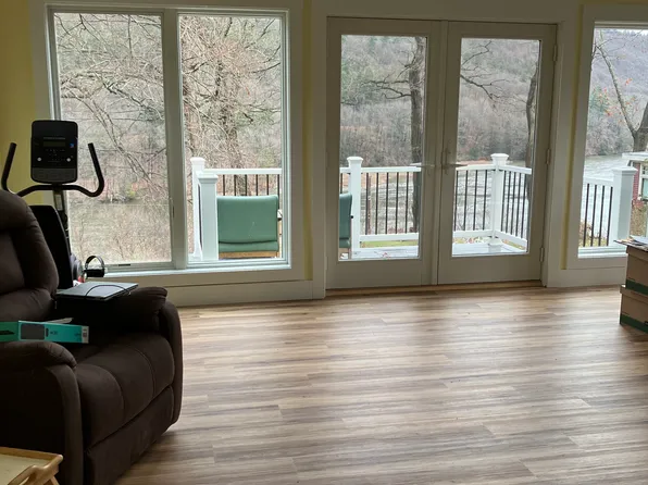 29 Tyler St, Brattleboro, VT 05301