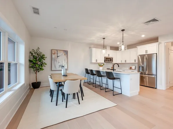 62 Foundry St #402, Wakefield, MA 01880