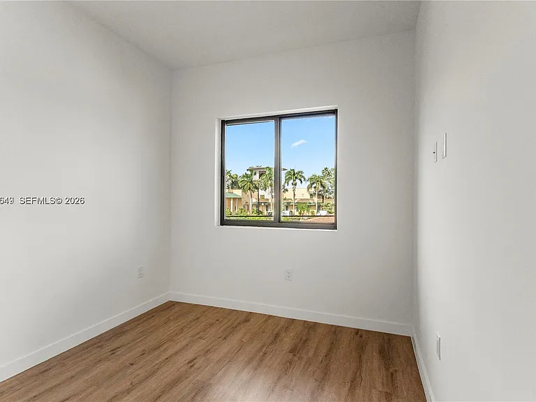 401 SW 1st St #1 — Photo 11