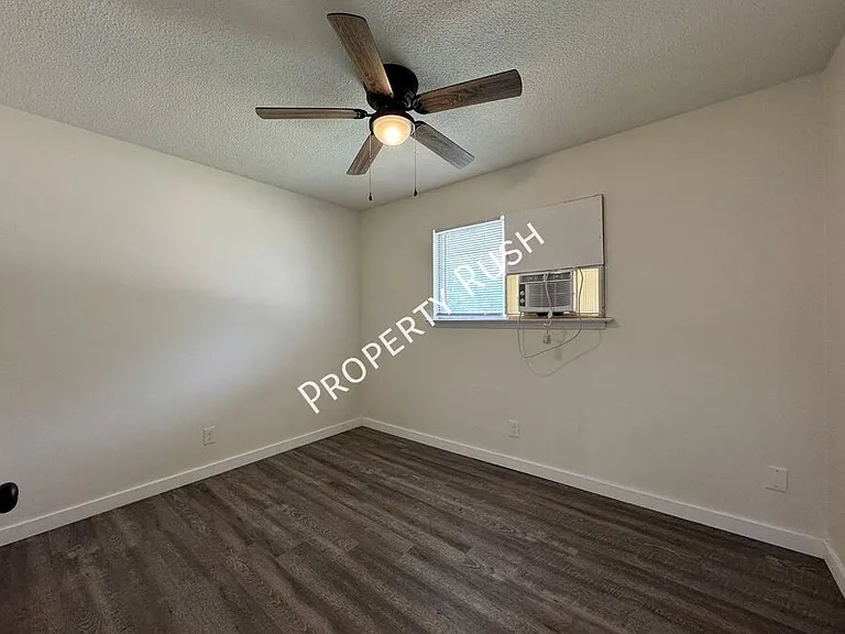 1100 S Willow St — Photo 13