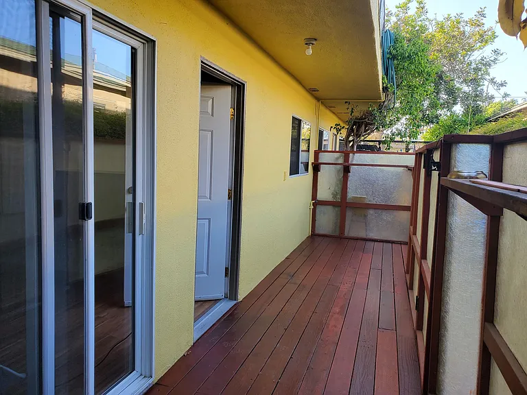 616 Broadway St #2 — Photo 2