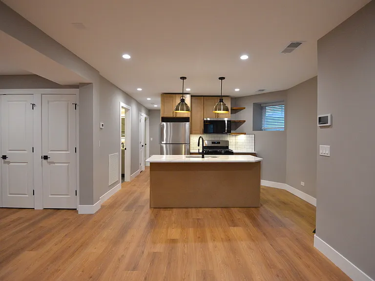 4113 N Damen — Photo 1