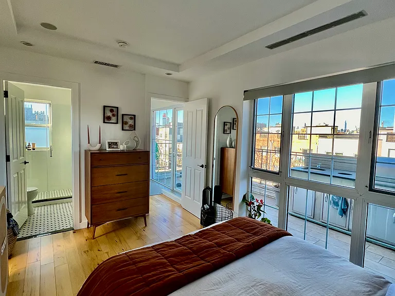 43 Meserole St #4B — Photo 18