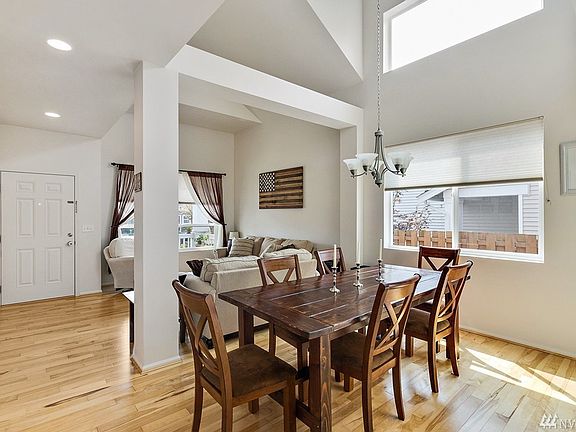 4th image of 1046 Ebbets Dr SW