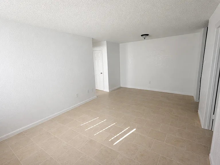 1/2 Bedroom Apartment: Living Room