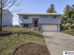 1002 Evergreen Ave, Bellevue, NE 68005