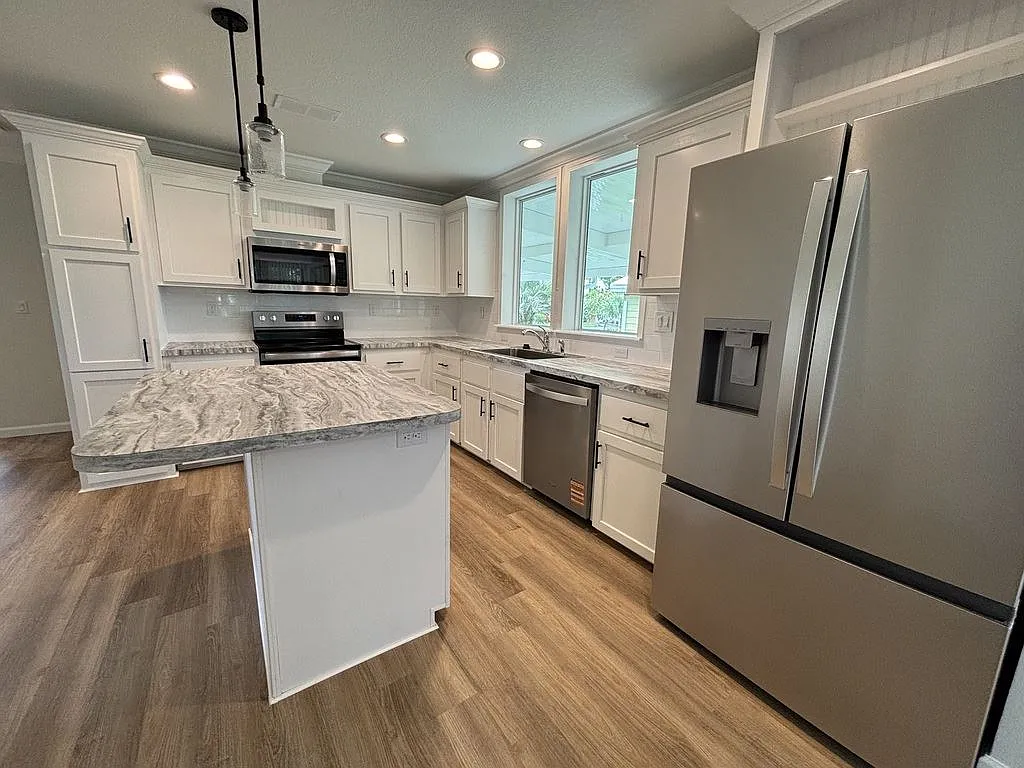 3 bed, 2.0 bath, 1460 sqft, $1,399 — Photo 3