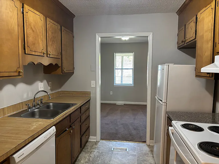 3631 Driftwood Dr — Photo 6