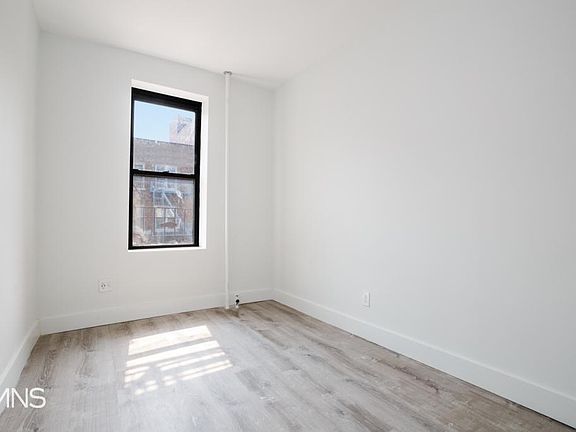 4th image of 3044 32nd St APT B1