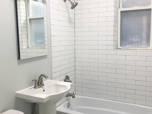 3rd image of 852 N Campbell Ave #2F