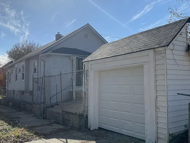 1620 E 37th St — Photo 13