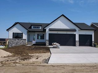 3110 Ridgeview Dr, Ely, IA 52227